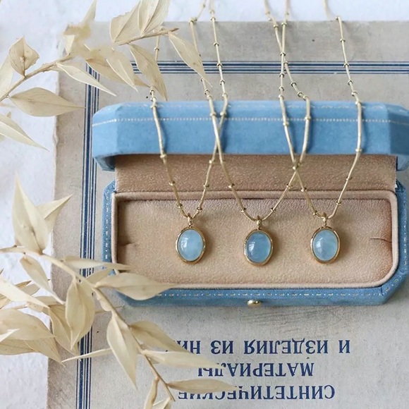 Premium Gold plated oval natural aquamarine necklace - Picture 2 of 8